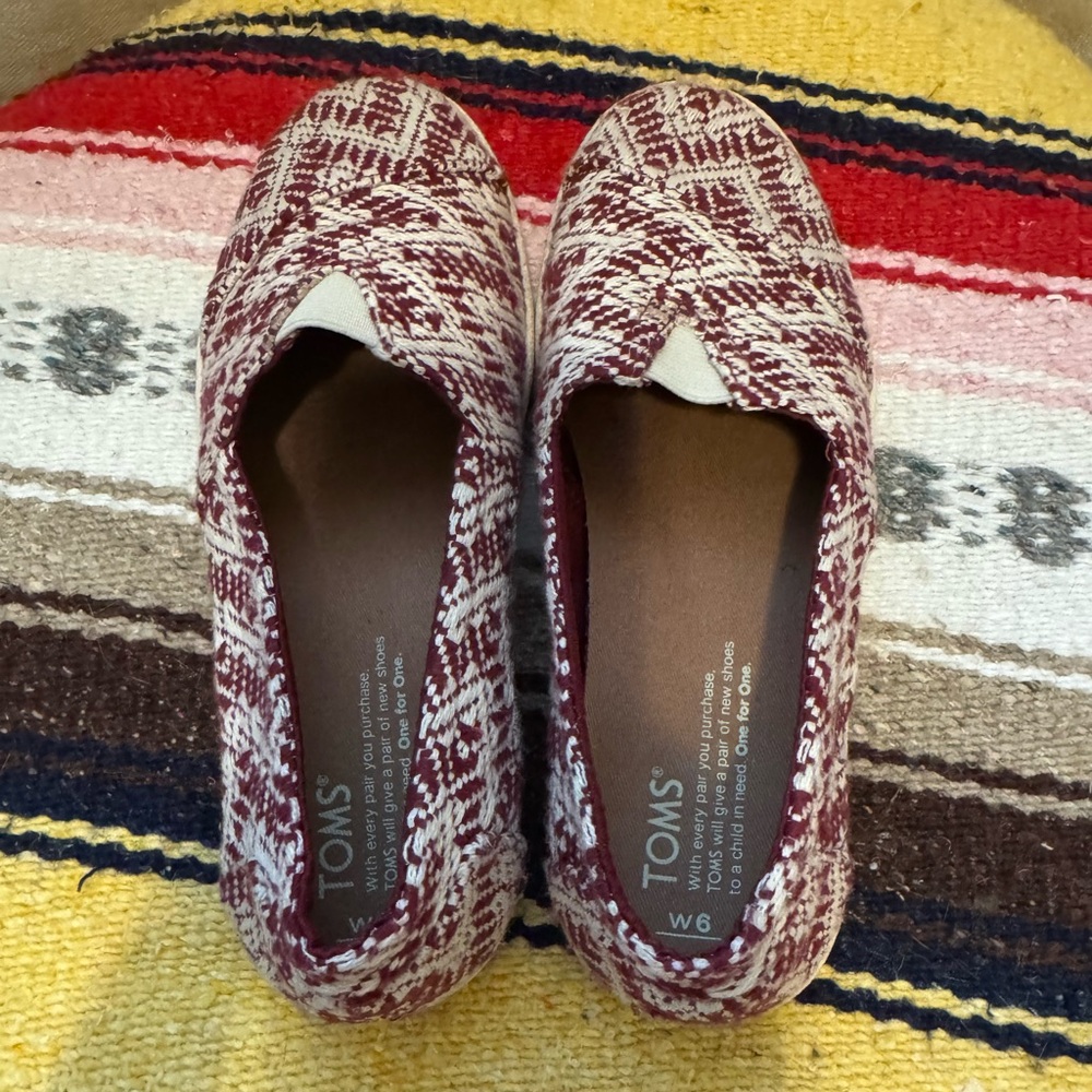 TOMS Women's Burgundy and Cream Loafers